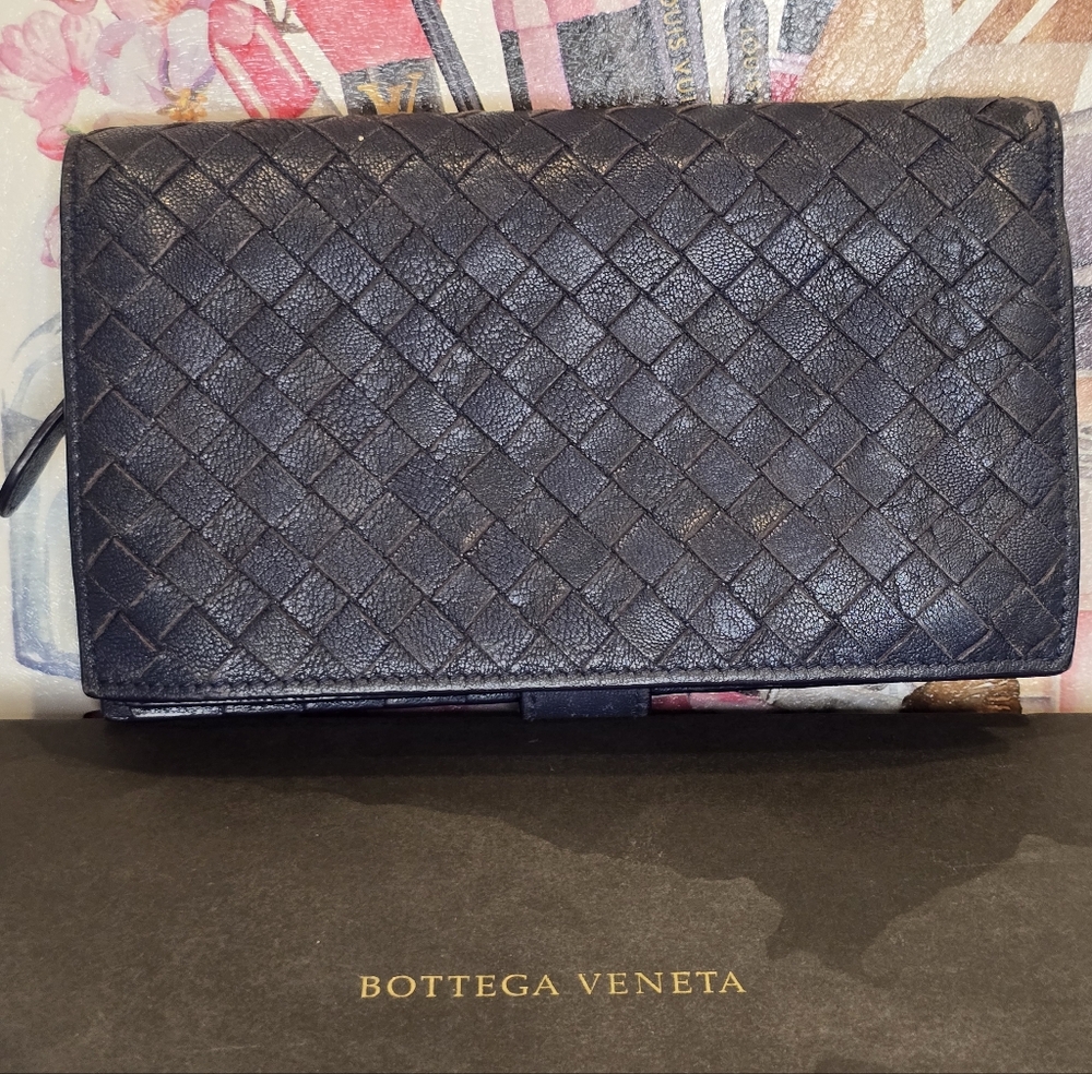 Bottega Veneta Black and Cream Crossbody Bag with Wallet - Picture 15 of 17